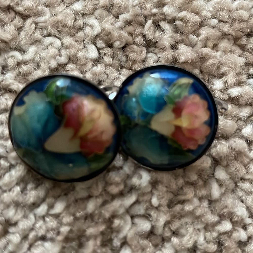New Brooch and Clip on Earrings - Picture 3 of 4